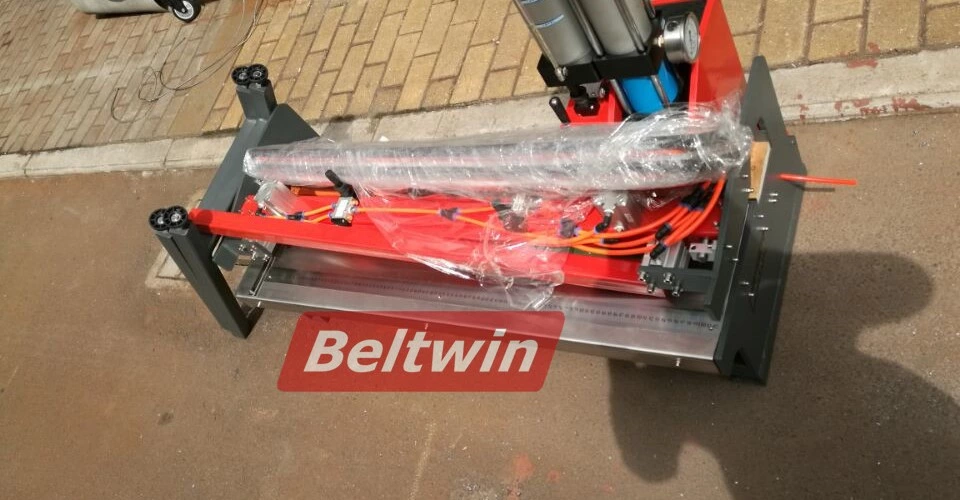 Poinçonneuse à doigts pneumatique 1600mm et presse à refroidissement par eau 600 livrées au Pakistan