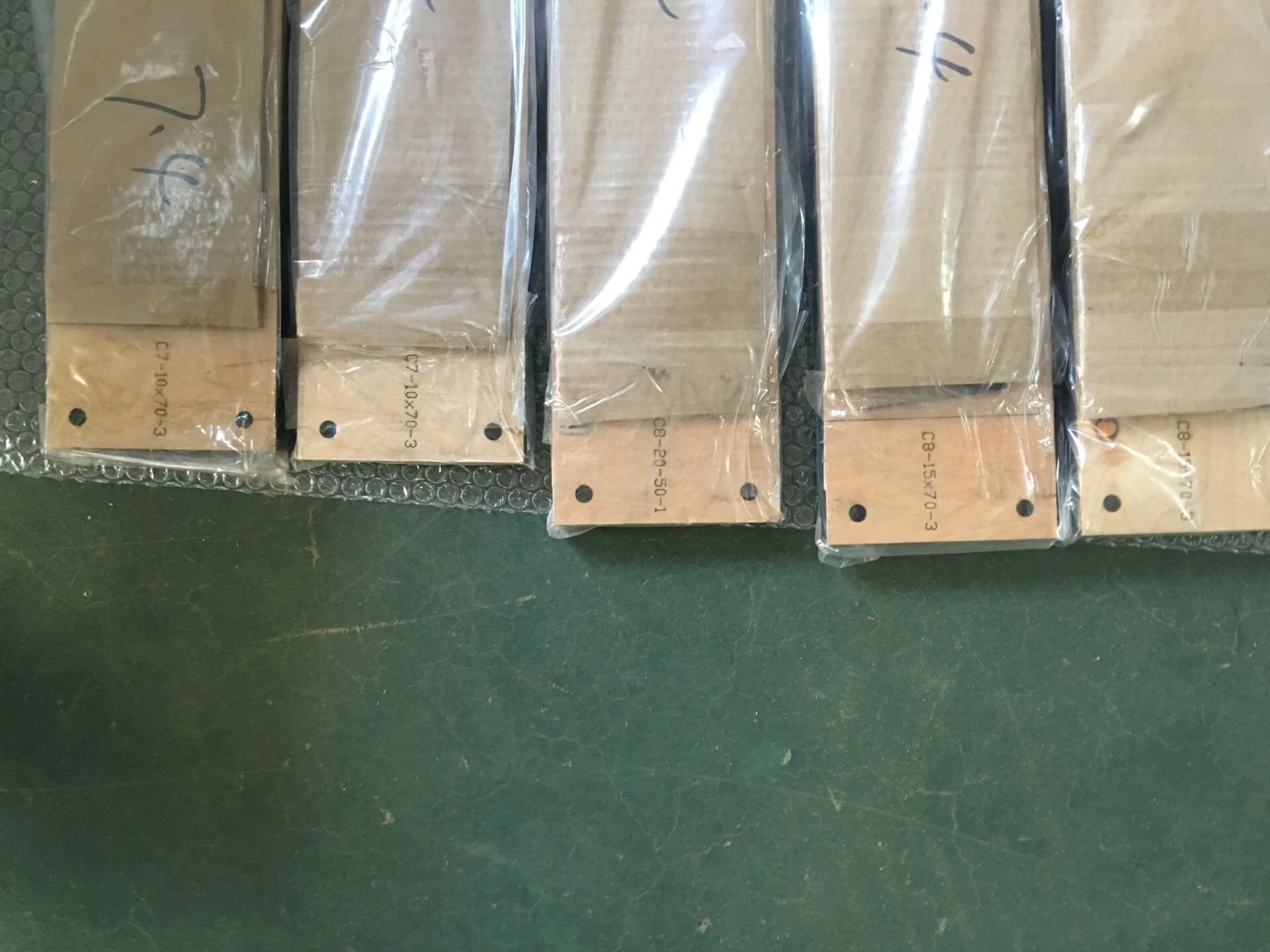 Presse de refroidissement par eau de 2600 mm (comprend le boîtier de commande européen) Livraison en Estonie