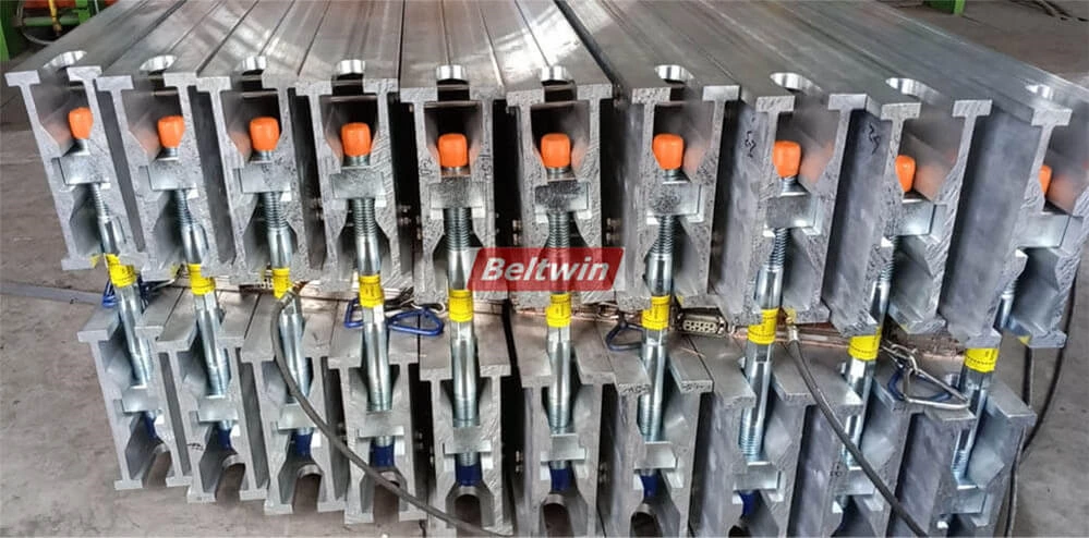 Vulcanisateur de bande transporteuse en caoutchouc à cordon en acier de 3000 mm de large DSLQ-S