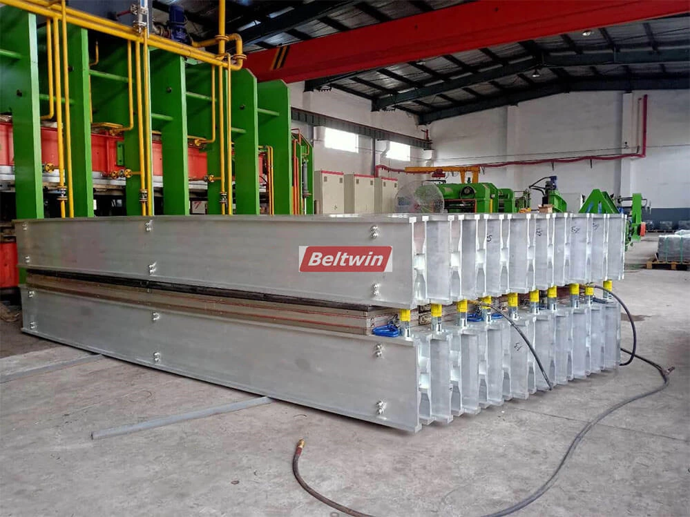 Vulcanisateur de bande transporteuse en caoutchouc à cordon en acier de 3000 mm de large DSLQ-S