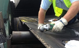 Comment épisser une bande transporteuse en caoutchouc