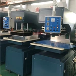 Machine de soudage de courroie haute fréquence QA-1000 pour guides en V/taquets/parois latérales