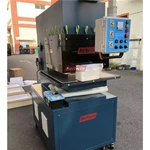 Machine de soudage de courroie haute fréquence QA-1000 pour guides en V/taquets/parois latérales