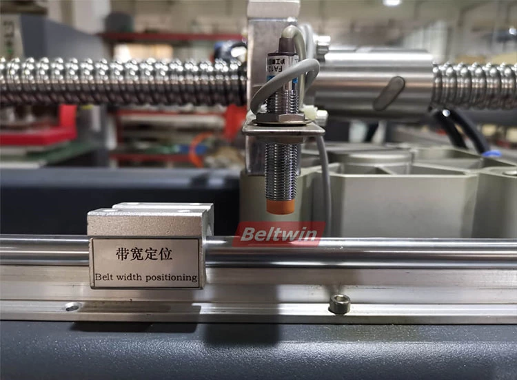 Perforateur automatique de doigt de ceinture d'unité centrale de PVC TB1000-4000