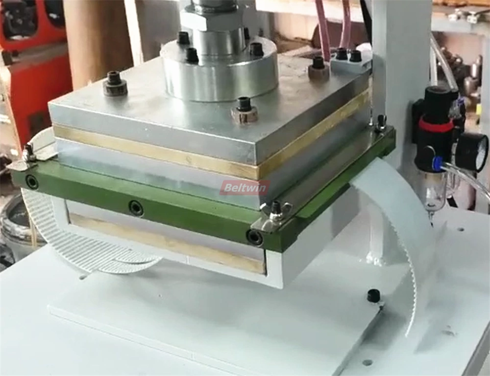 Machine d'assemblage de courroie de distribution