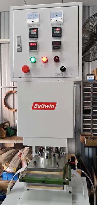 Machine d'assemblage de courroie de distribution