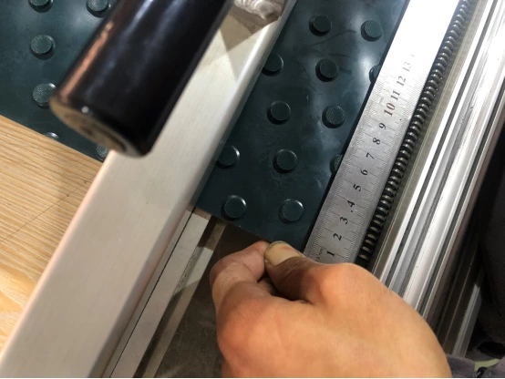 Comment épisser une bande transporteuse en pvc à goujons ronds