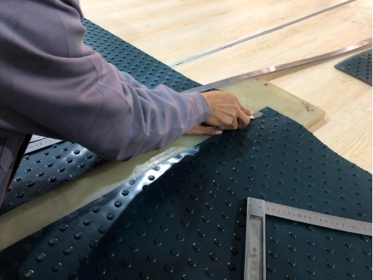 Comment épisser une bande transporteuse en pvc à goujons ronds