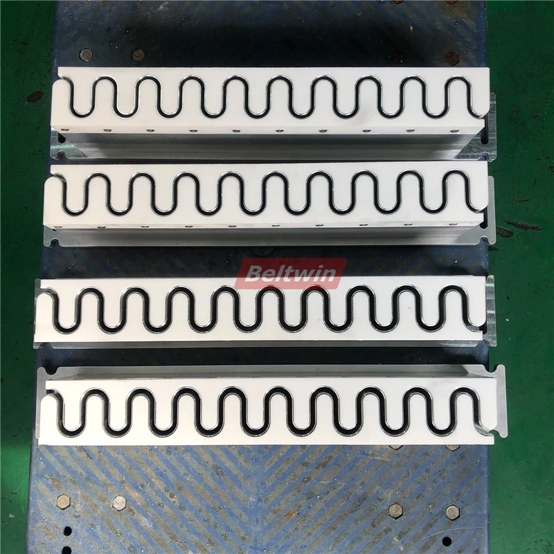 Moules de guidage, de paroi latérale et de profils de tasseaux de bande transporteuse pour le soudage de bande à haute fréquence