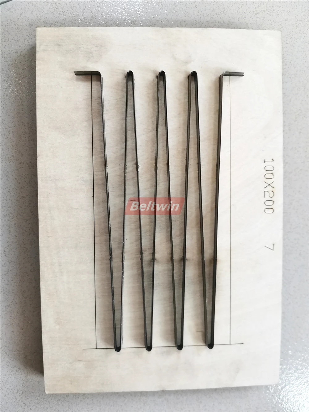 Poinçonneuse à courroie de distribution