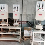 Machine d'assemblage de courroie de distribution