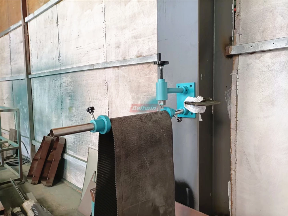 Dispositif de coupe manuel de courroie de distribution