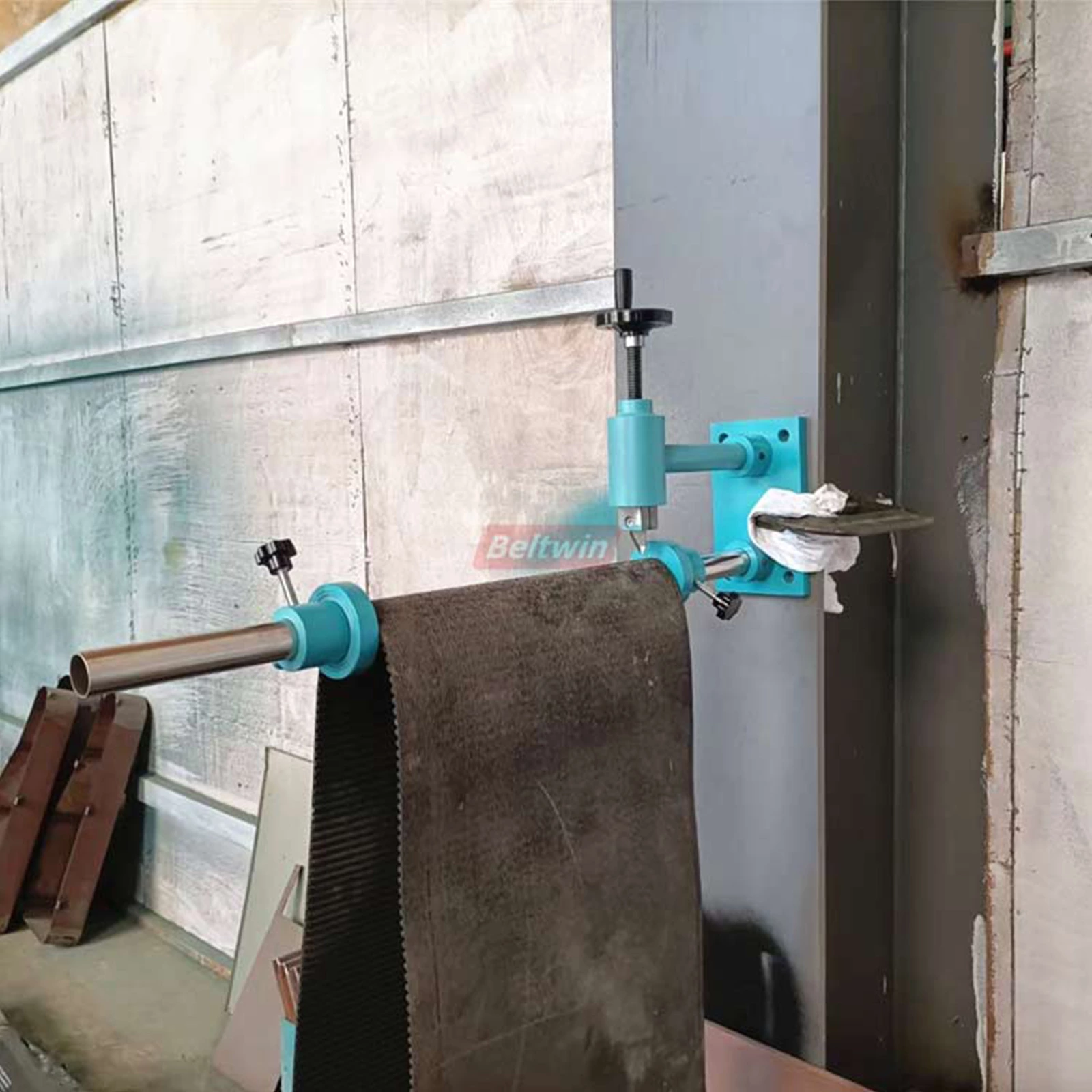 Dispositif de coupe manuel de courroie de distribution