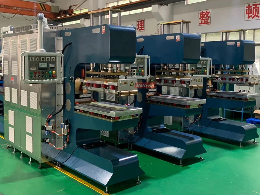 Machine de soudure à haute fréquence 25KW pour tapis roulant, épissure de ceinture d'unité centrale de PVC et flanc de taquet de soudure, guide