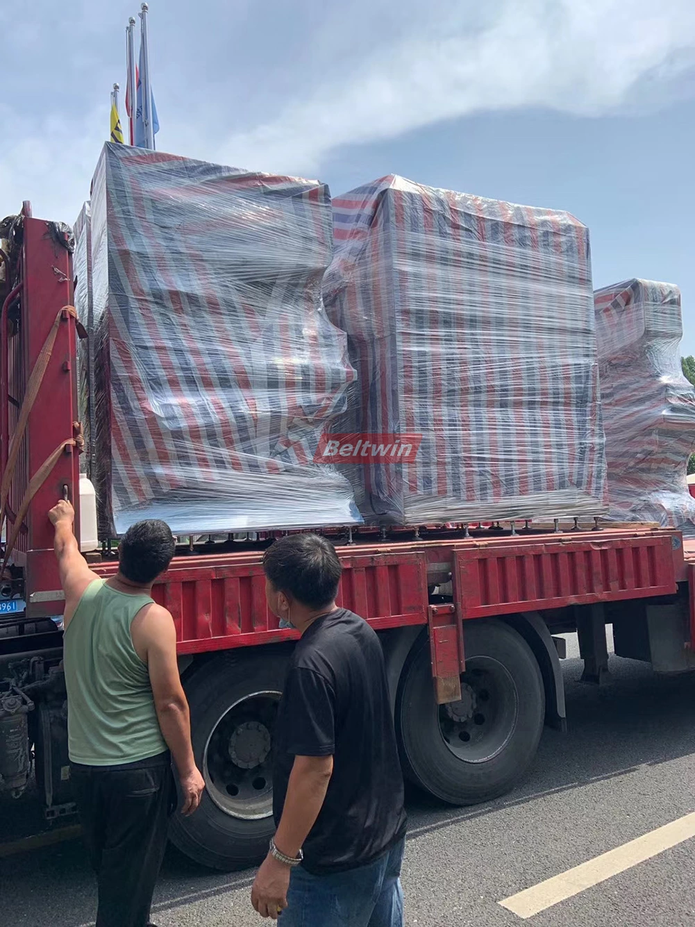 Machine de soudure à haute fréquence 25KW pour tapis roulant, épissure de ceinture d'unité centrale de PVC et flanc de taquet de soudure, guide