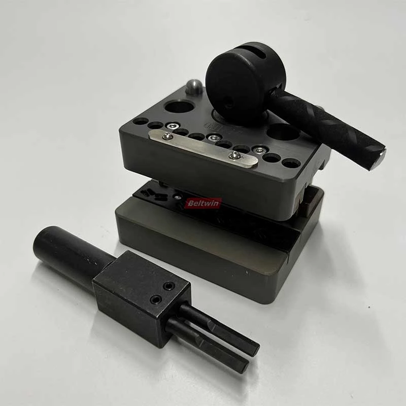 Mini outil de fixation pour épissure mécanique de bande transporteuse