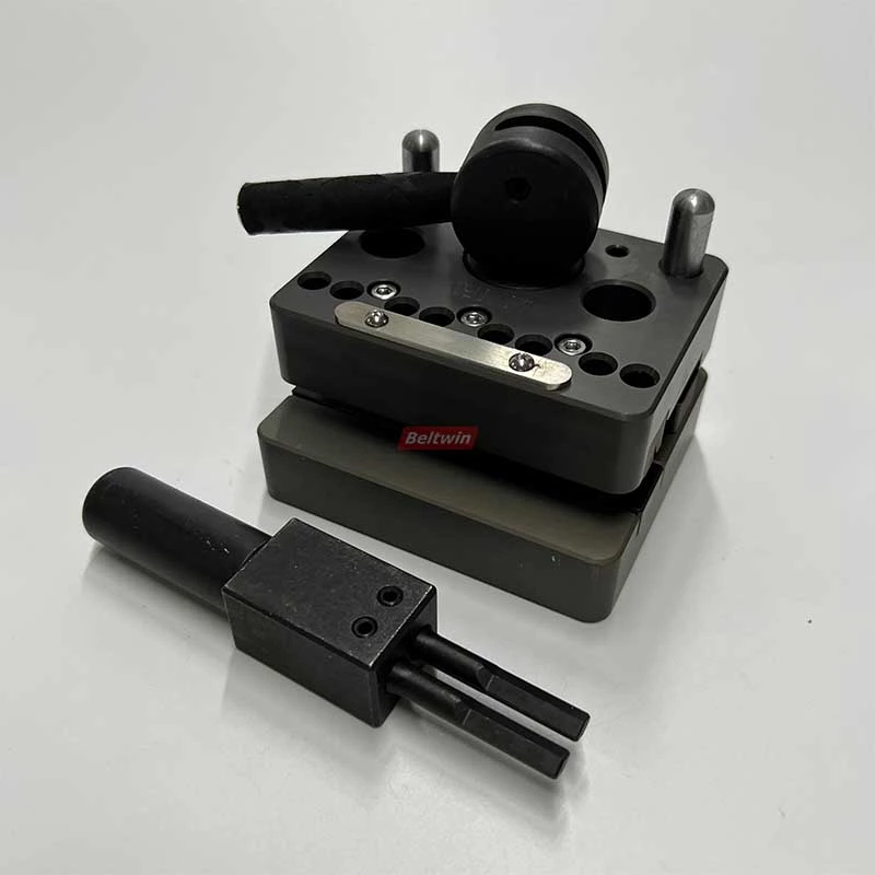 Mini outil de fixation pour épissure mécanique de bande transporteuse