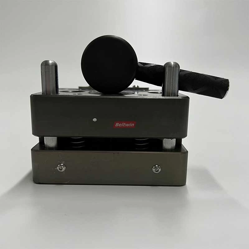 Mini outil de fixation pour épissure mécanique de bande transporteuse