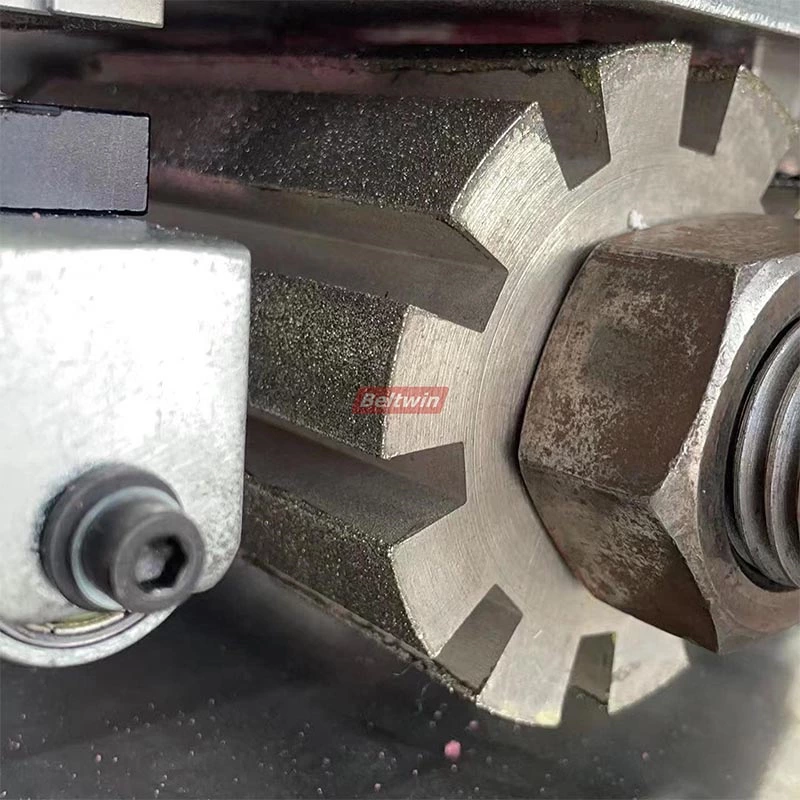 Surface de courroie de distribution tout en un et meulage des bords avec machine à laver les dents