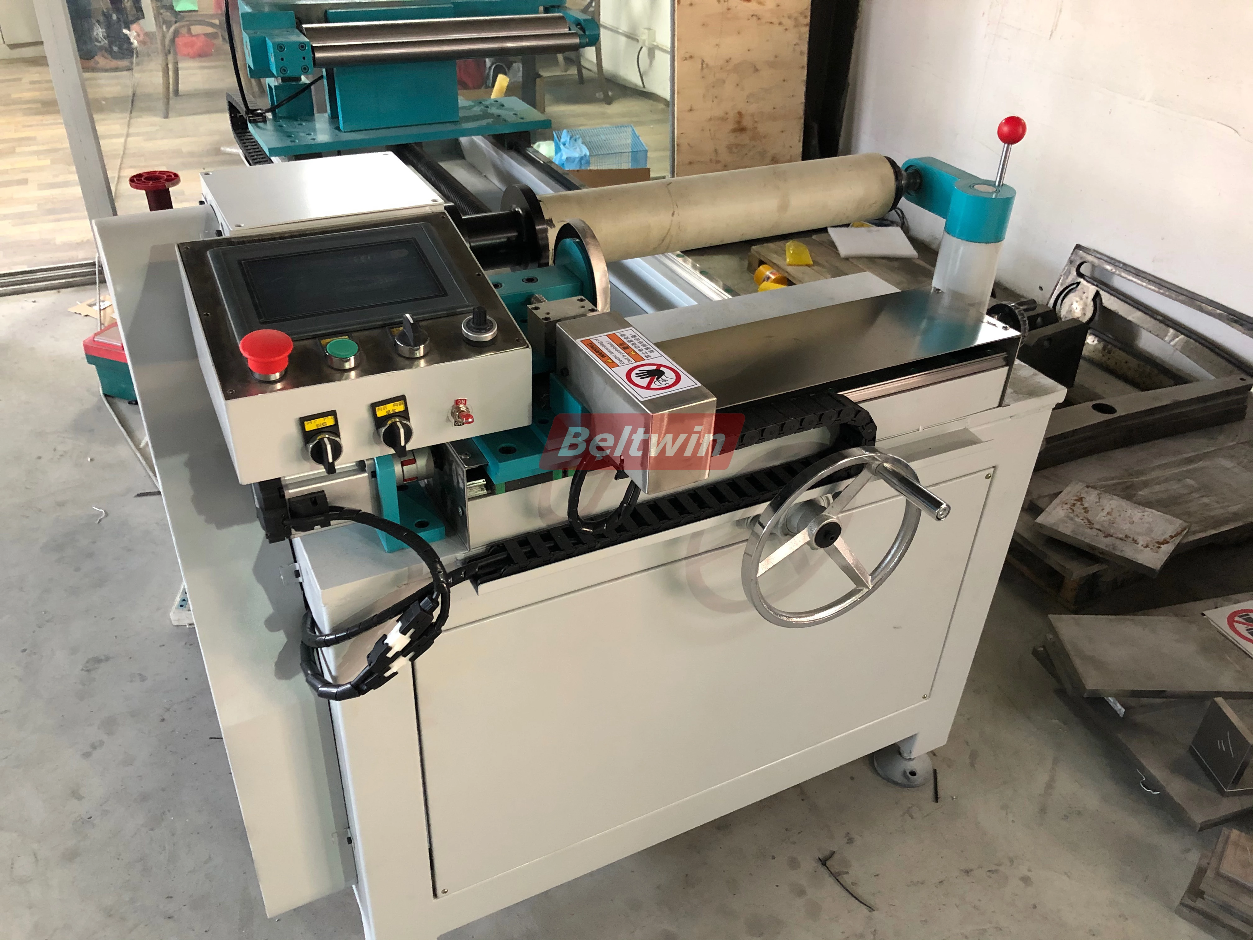 Machine de découpe de courroie de distribution/refendeuse de courroie sans fin (entièrement automatique)