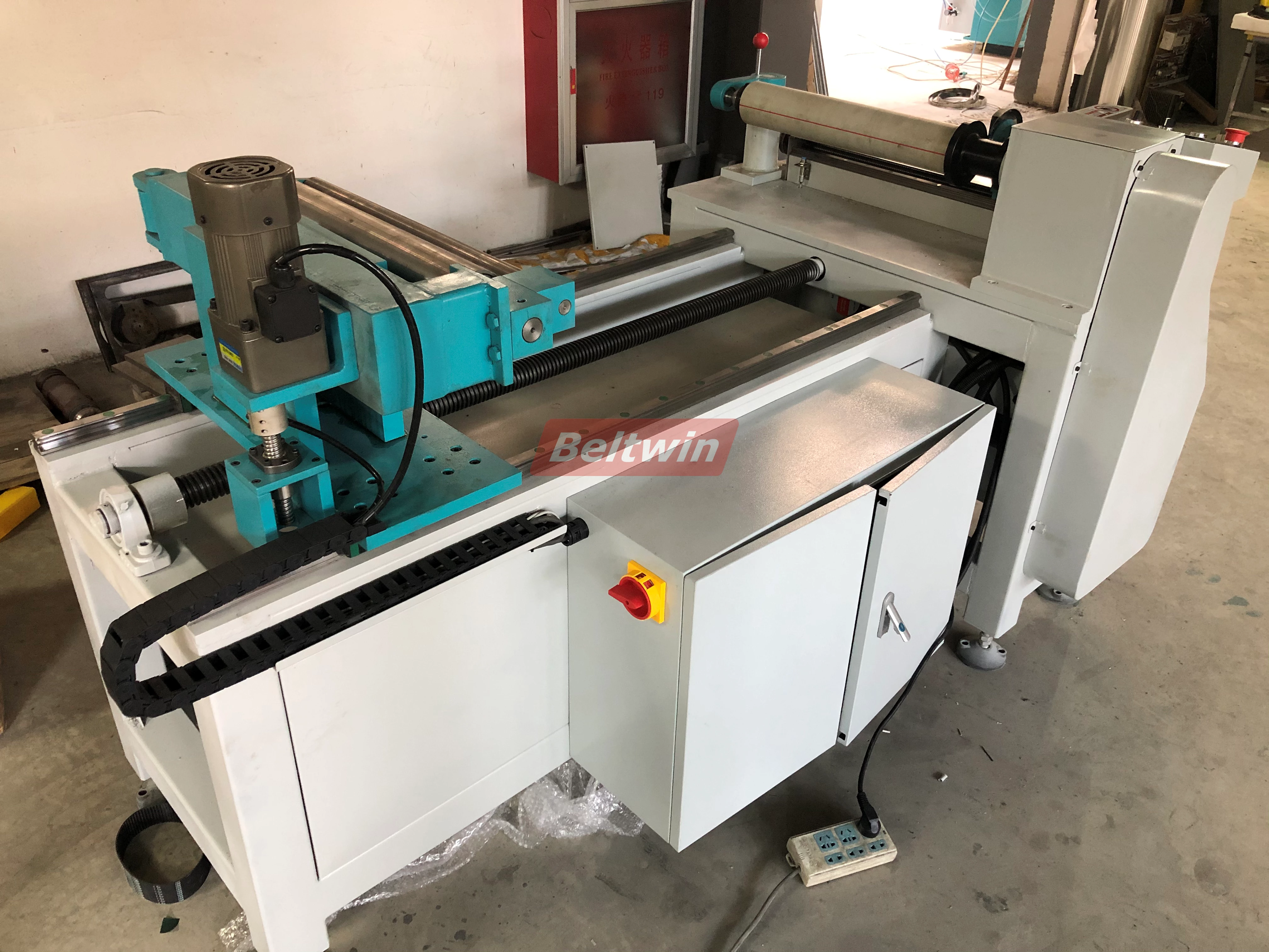 Machine de découpe de courroie de distribution/refendeuse de courroie sans fin (entièrement automatique)