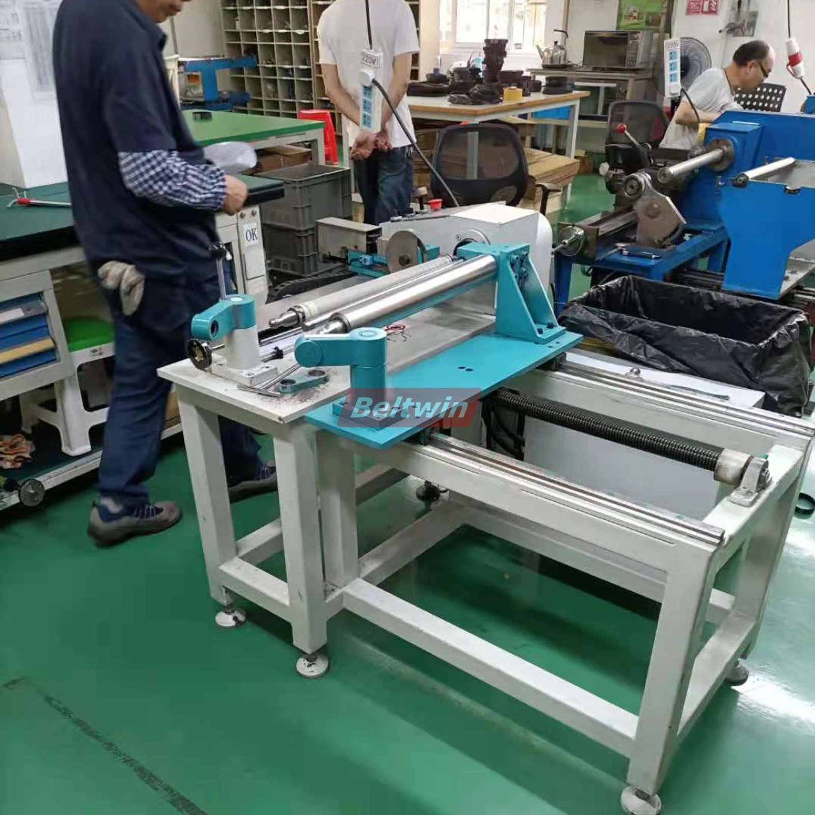 Machine de découpe de courroie de distribution/refendeuse de courroie sans fin (entièrement automatique)