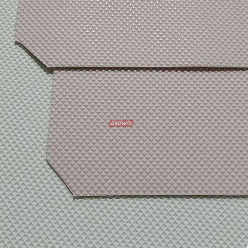 Moule en silicone pour assembler différents types de bandes transporteuses