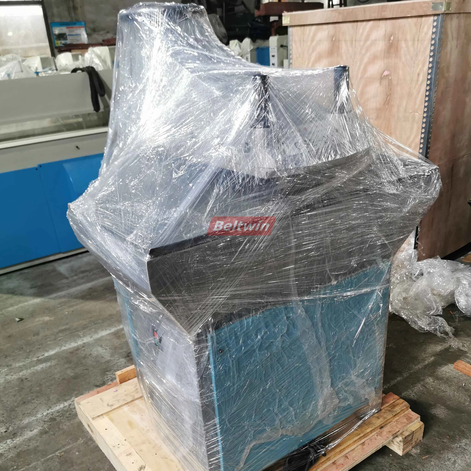 Poinçonneuse à courroie de distribution