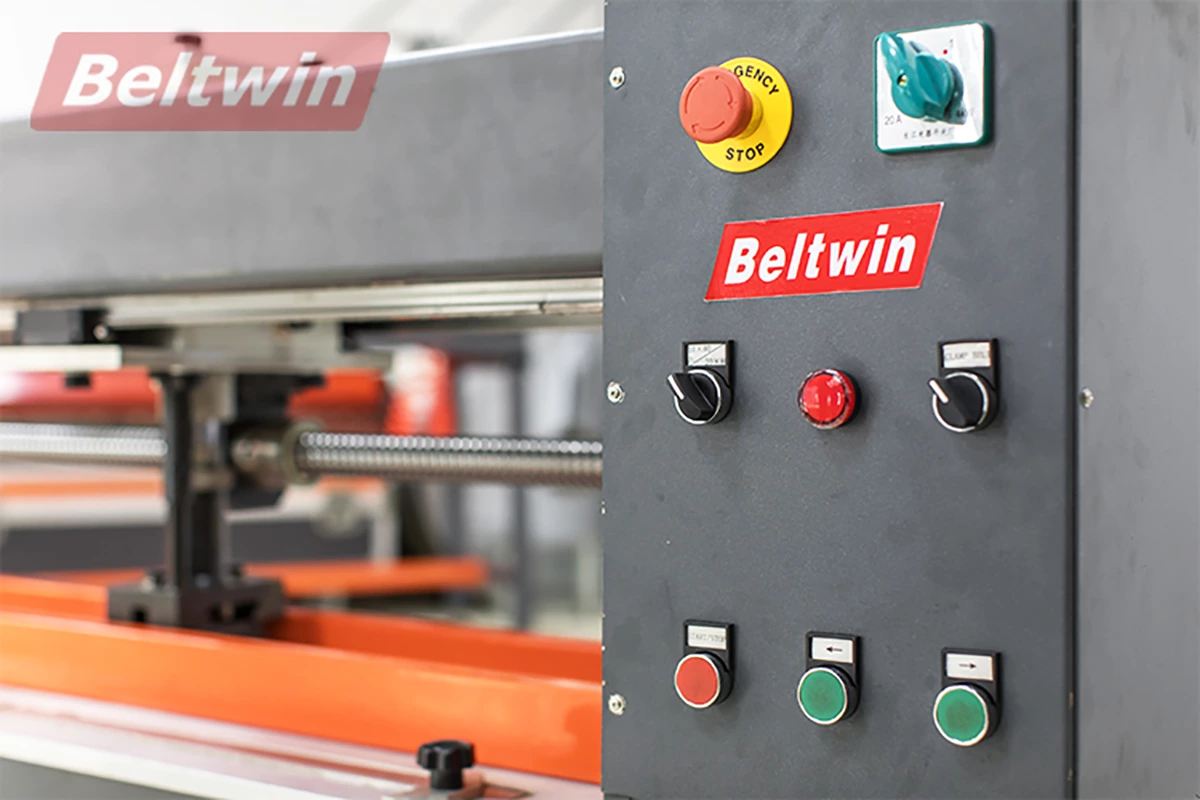 Pourquoi choisir le poinçon automatique pour poinçonner les doigts sur les courroies en PVC/PU&nbsp;?