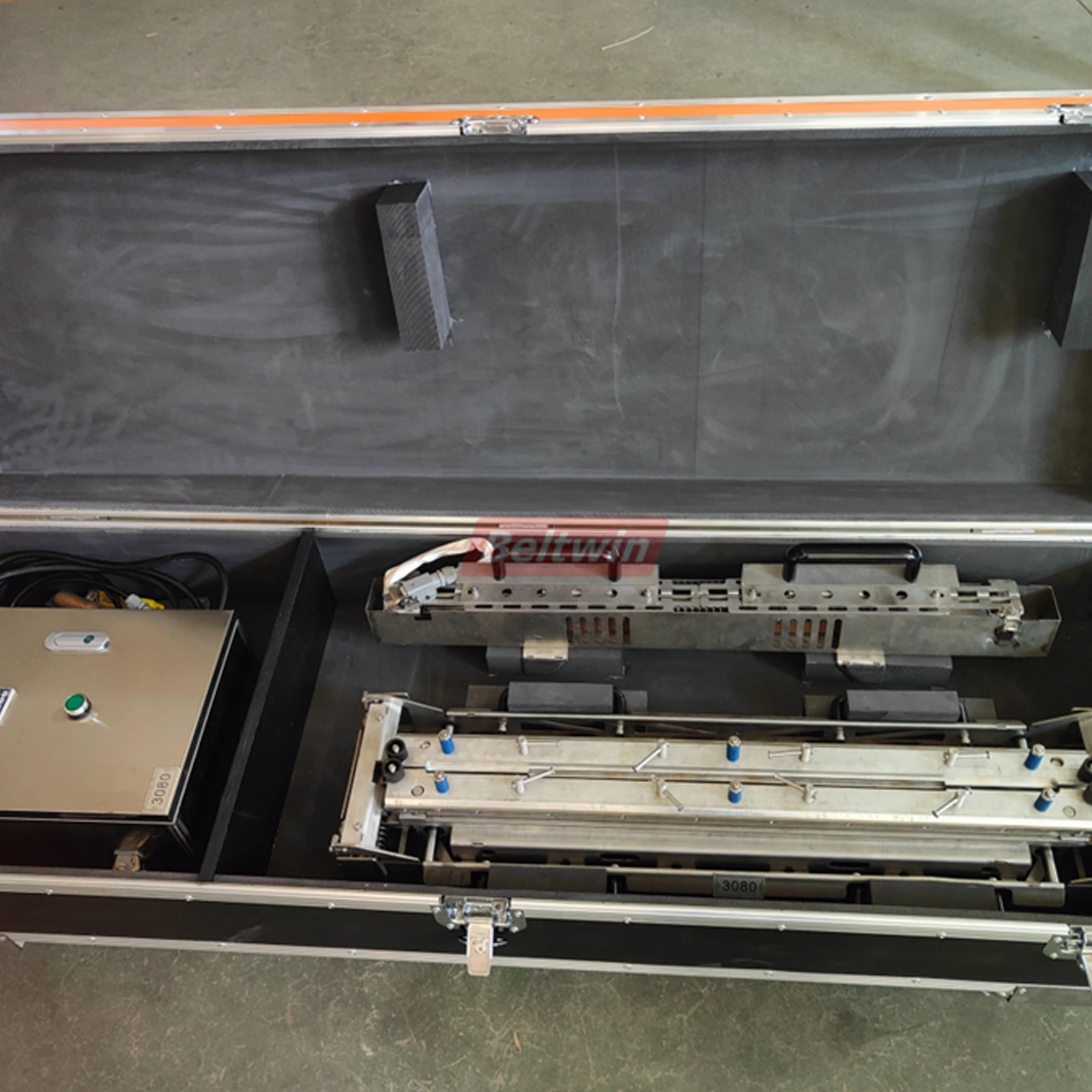 Machine de jonction de courroies homogènes PD600-1200