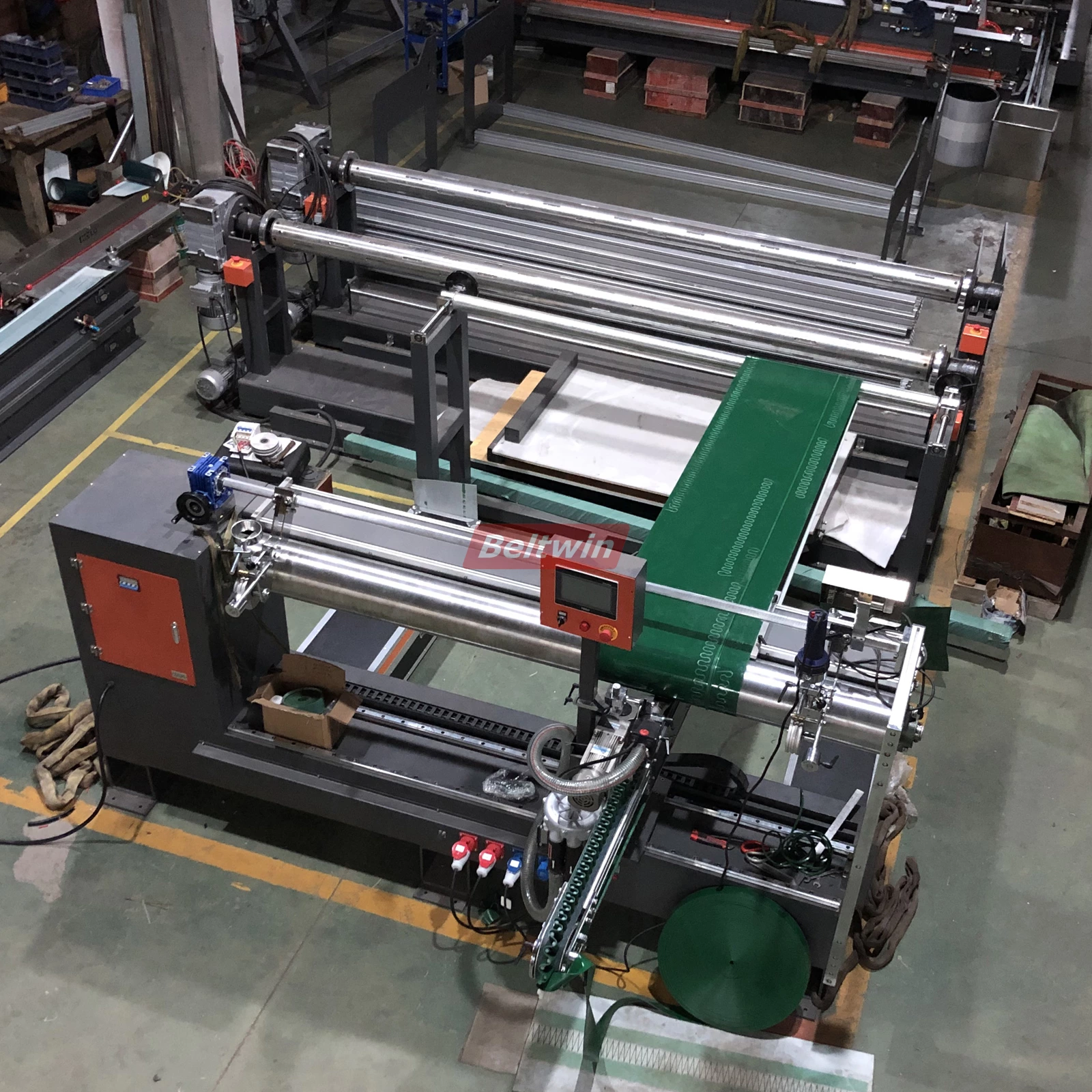 Machine de soudage de guides de courroie/parois latérales QB2000S-3000S