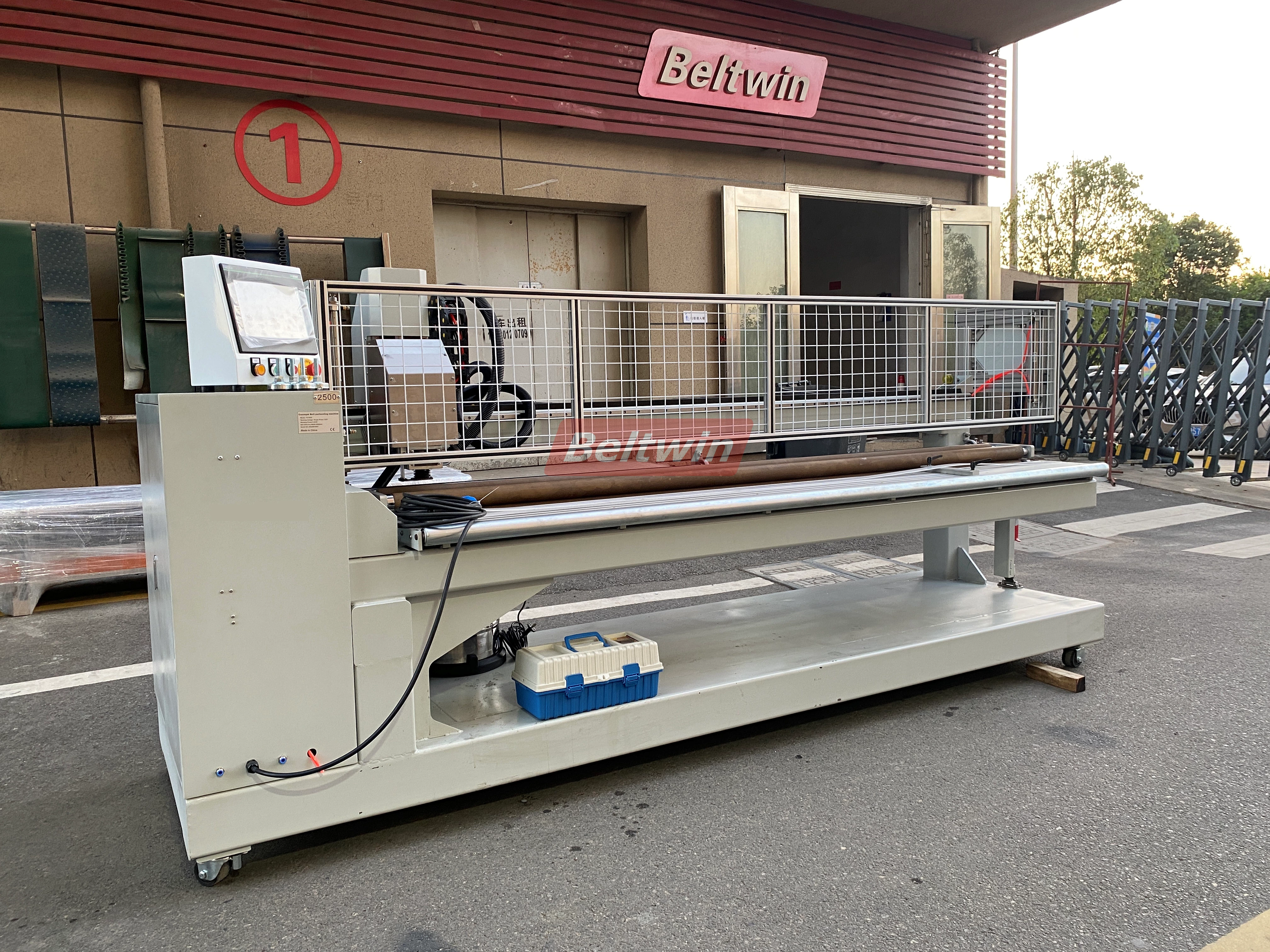 Perforatrice de bandes PVC/PU TD1100-3200