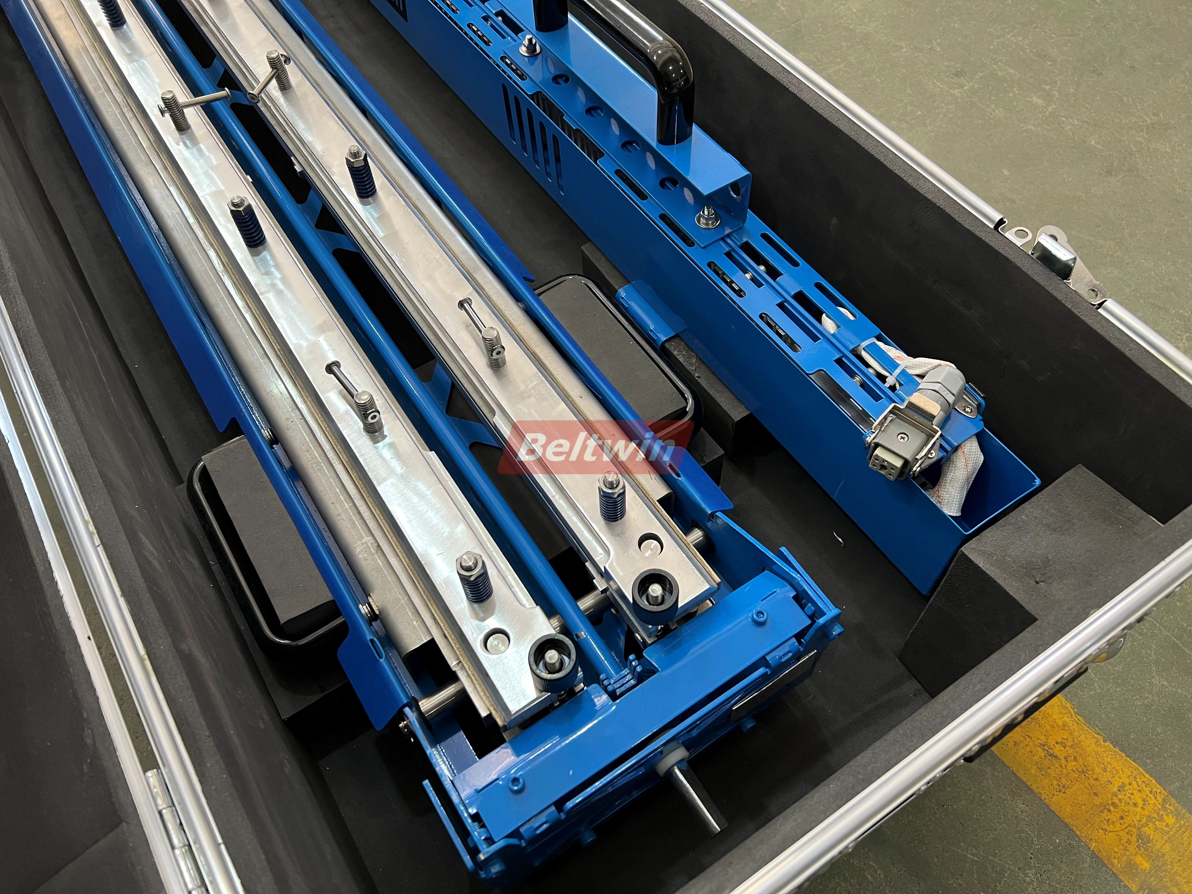 Machine de jonction de courroies homogènes PD600-1200