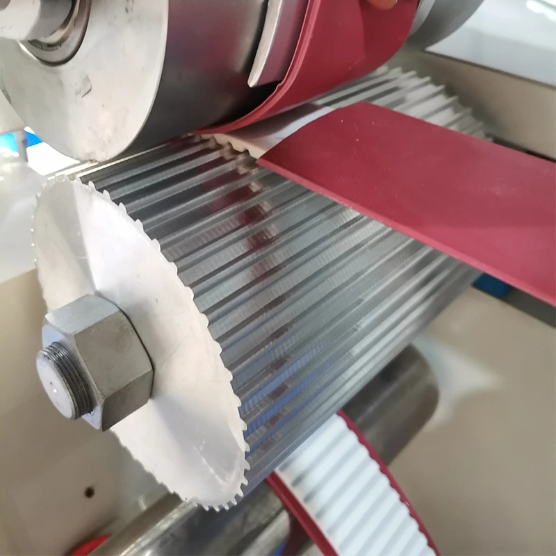Machine de revêtement de courroie de distribution en PU QC180C