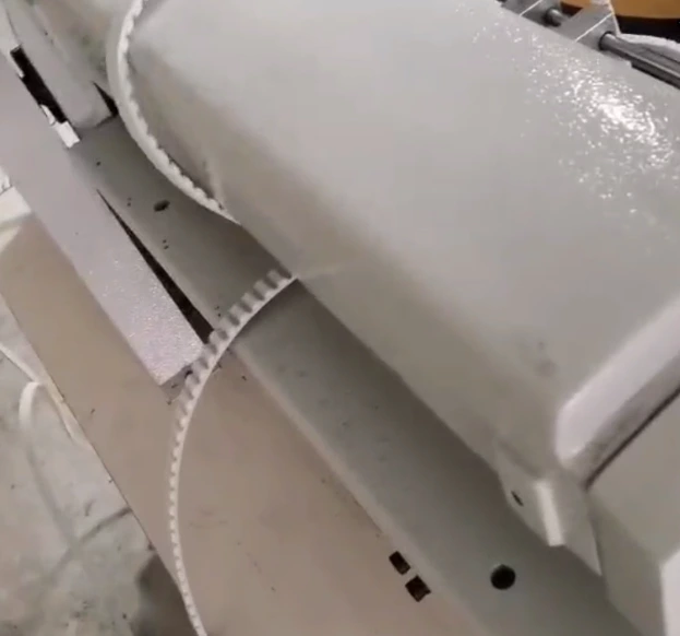 Machine de découpe de courroies de distribution CB500