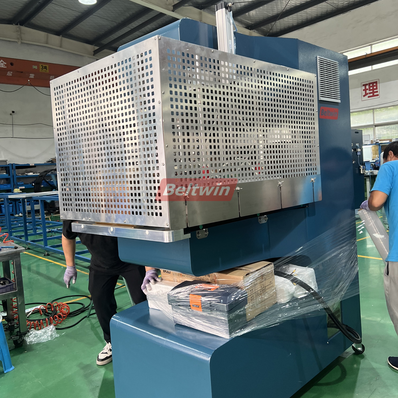 Machine de soudage haute fréquence QA-2000 pour taquets de courroie en PVC/PU, guide en V et paroi latérale