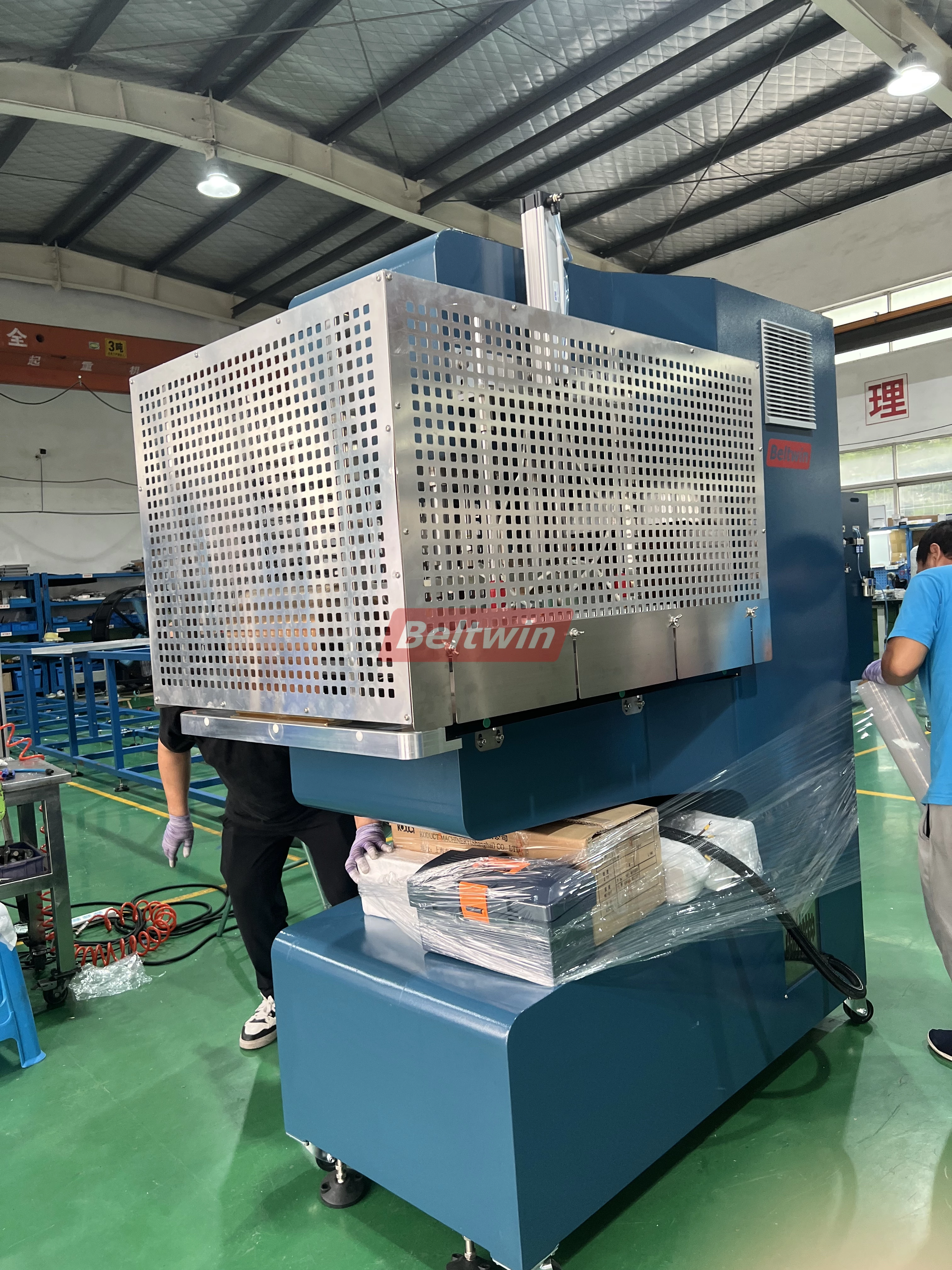 Machine de soudage haute fréquence QA-2000 pour taquets de courroie en PVC/PU, guide en V et paroi latérale