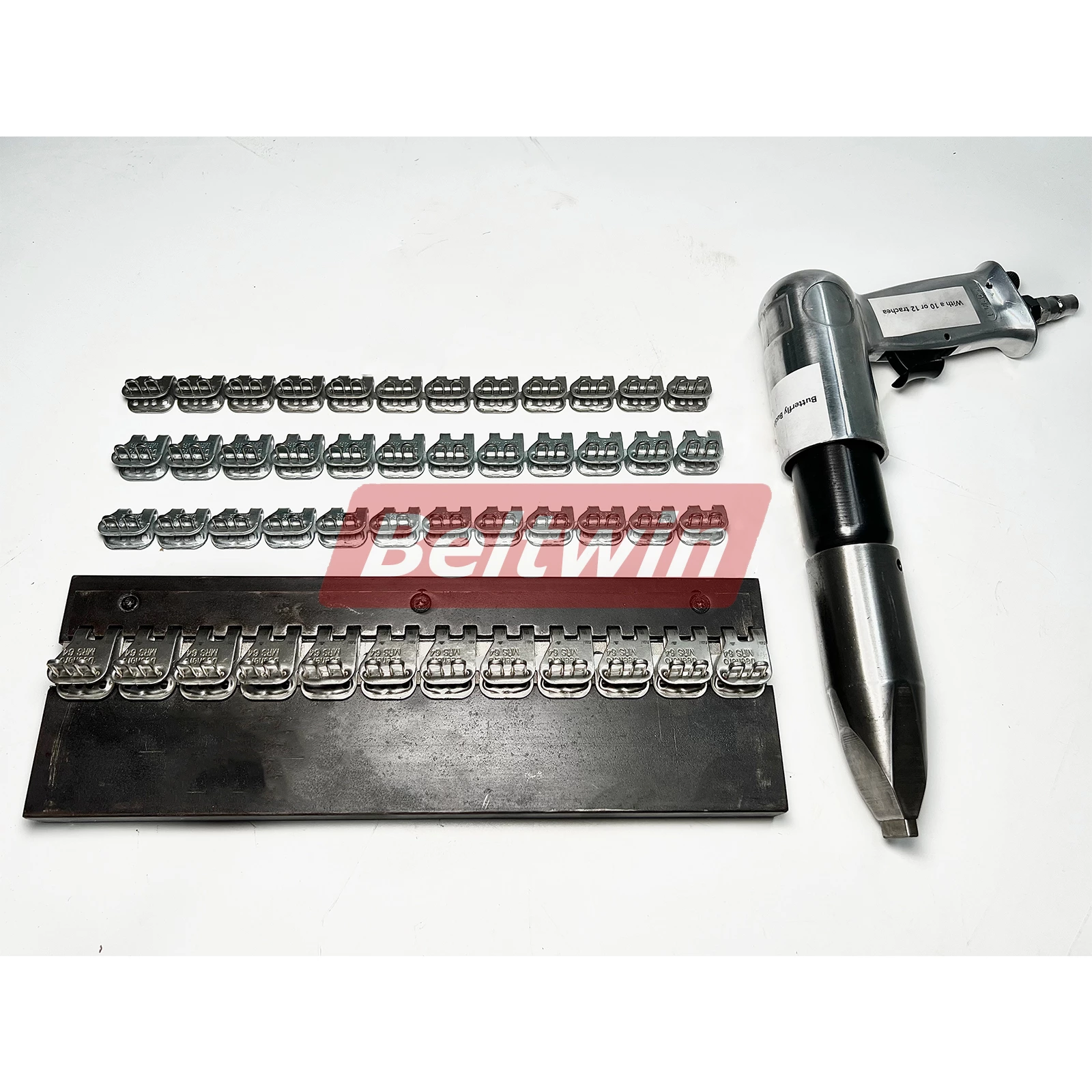 Machine à lacer les rouleaux pneumatiques