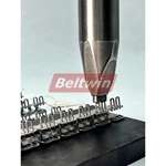 Machine à lacer les rouleaux pneumatiques