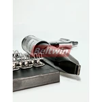 Machine à lacer les rouleaux pneumatiques