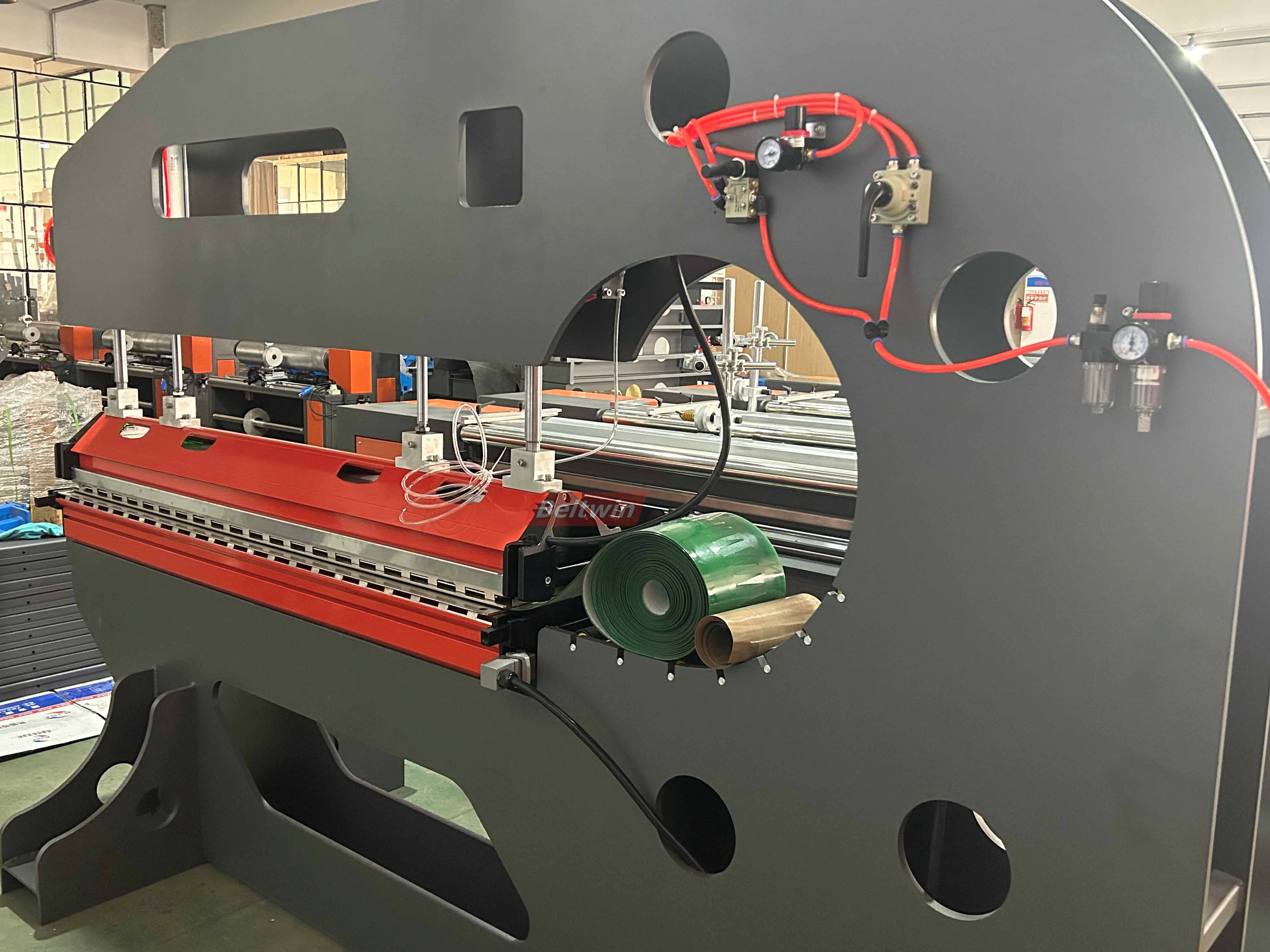 Presse à épisser refroidie par air pour bandes transporteuses PVC/PU à assemblage longitudinal