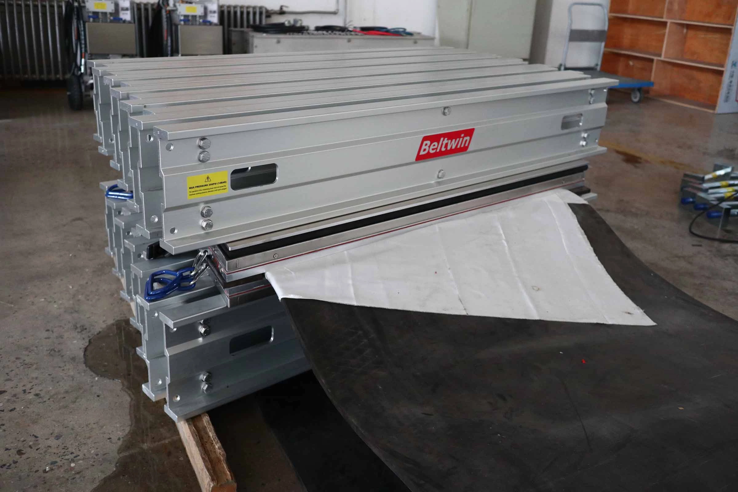 Pièces de barre transversale en alliage d'aluminium pour vulcanisateur de bande transporteuse en caoutchouc