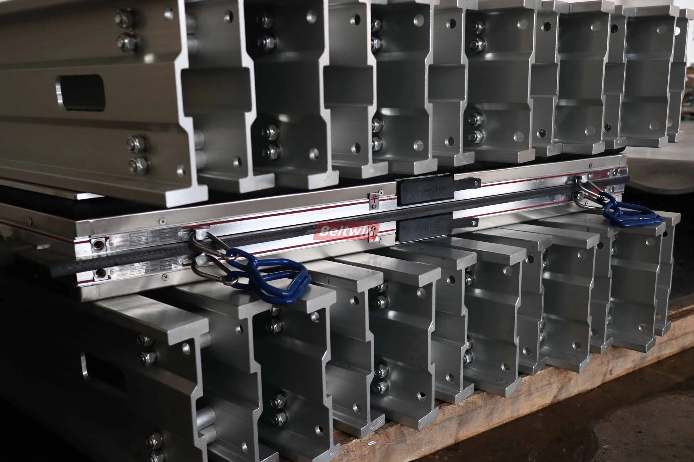 Pièces de barre transversale en alliage d'aluminium pour vulcanisateur de bande transporteuse en caoutchouc